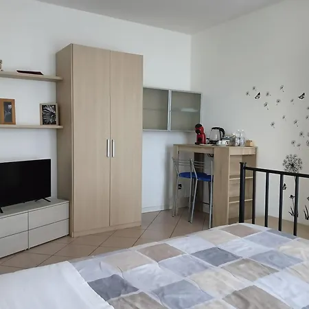 Sleep & Fly Malpensa 住宿加早餐酒店 卡萨诺韦